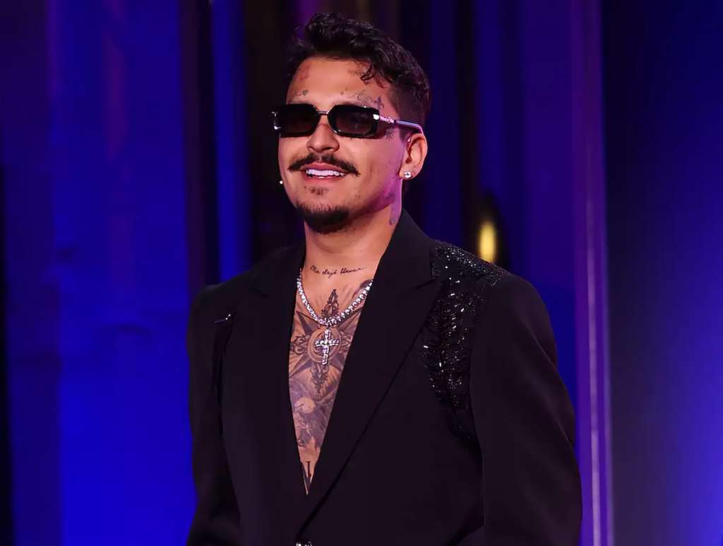 Christian Nodal tatuajes eliminación