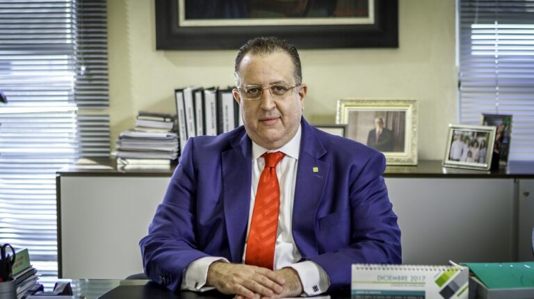 Magín Díaz nuevo Ministro Hacienda