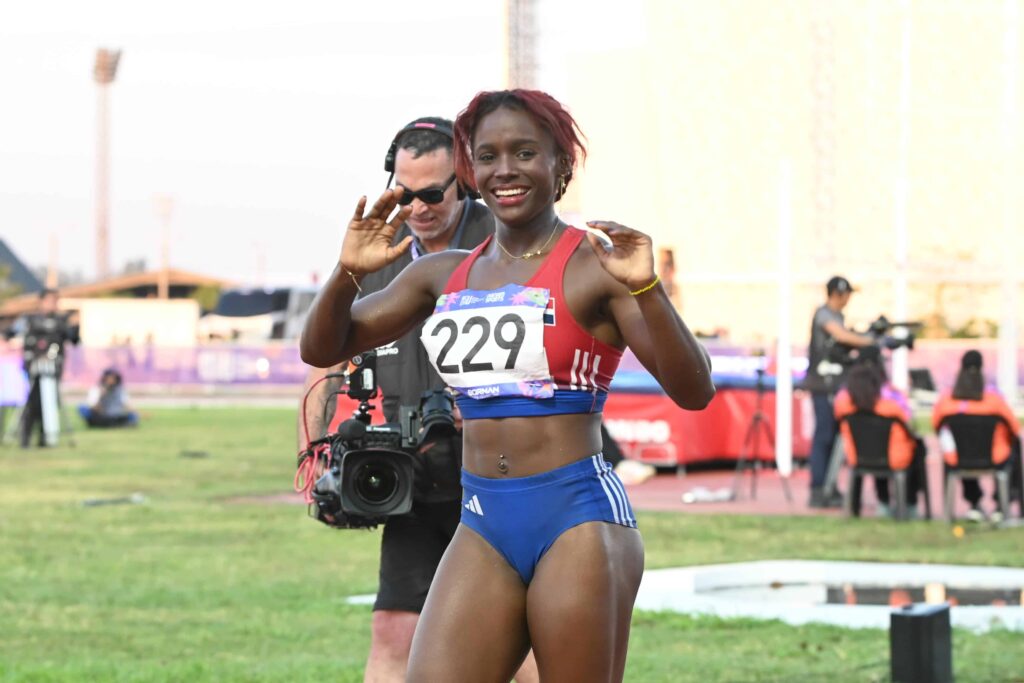 liranyi alonso luego de ganar oro en los 200 metros 21825 185255f7