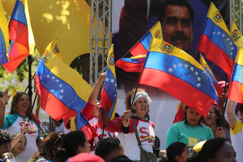 manifestación oficialista en la plaza bolívar de caracas