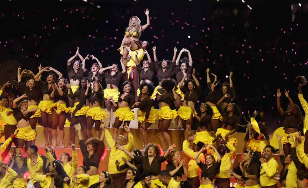 la colombiana karol g llena de ritmo latino el descanso de la nfl en sao paulo 5 99eea037