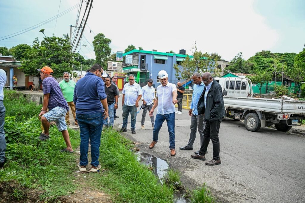 alcaldia de santiago realiza saneamiento de canadas ante lluvias por tormenta melissa 3
