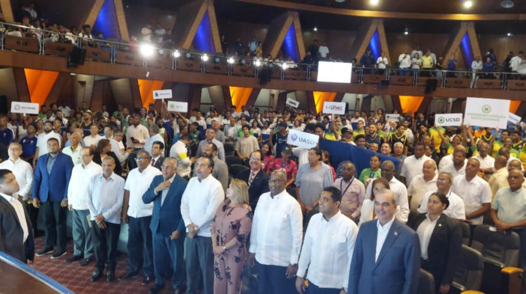 presidente abinader y ministro kelvin cruz inauguran juegos universitarios 1