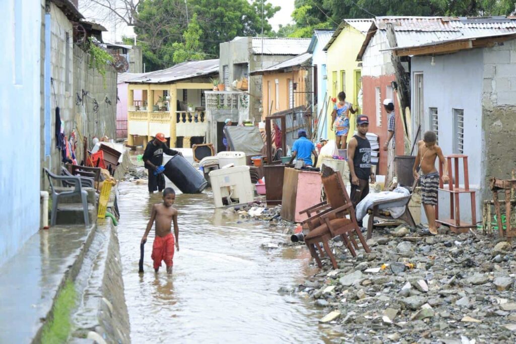 decenas de familias en bani lo perdieron todo por efectos de melissa d07b2adc