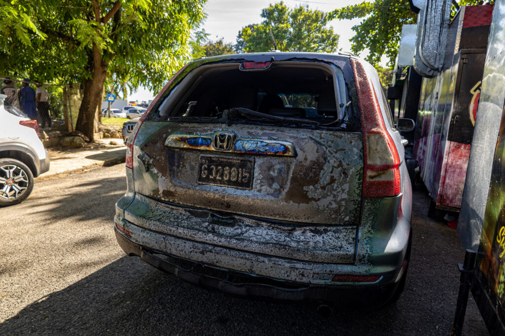24112025 vehiculo se incendia frente al ministerio de agricultur