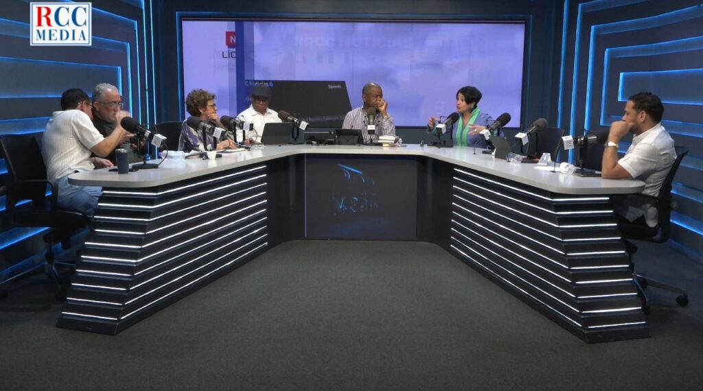 fior daliza pérez junto a staff de el sol de la mañana