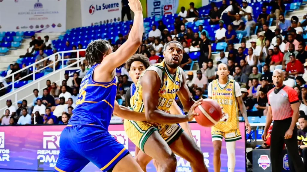 san carlos le propina reves al mauricio baez 8f997fb6 focus 0 0 1200 675