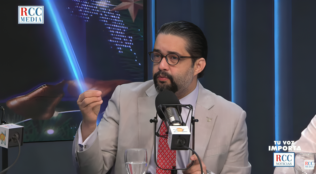 Ysrael Abreu, Experto en finanzas y macroeconomista y director de la comisión económica del PRD.