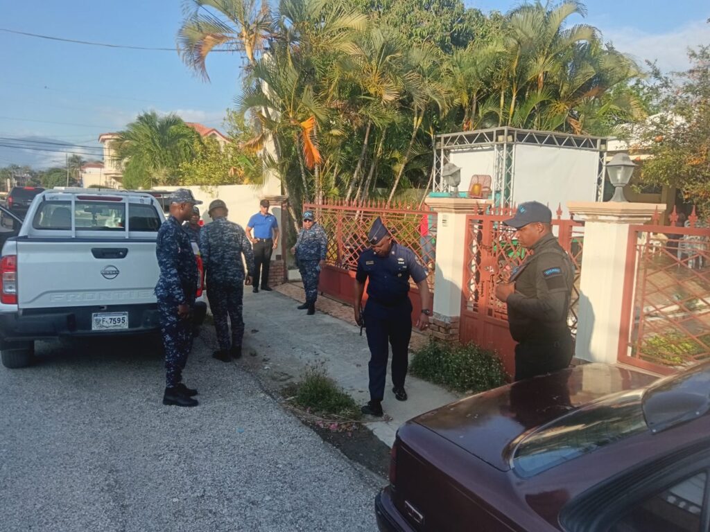 frente a la casa de la senador félix bautista. fotofuente externa