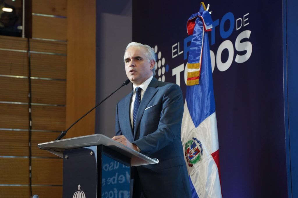 luis miguel de camps, ministro de educación. (fuente externa)