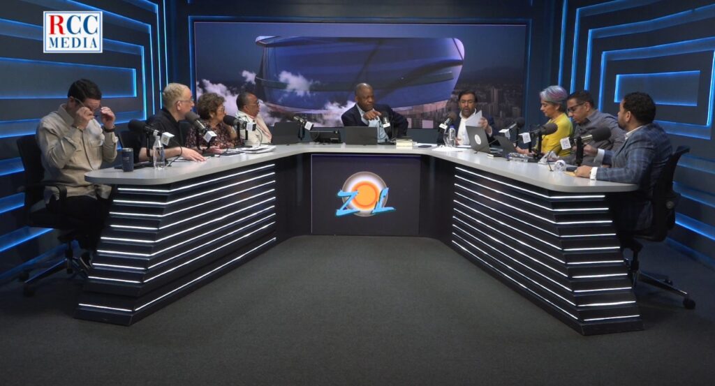 olmedo caba, junto al staff de el sol de la mañana.