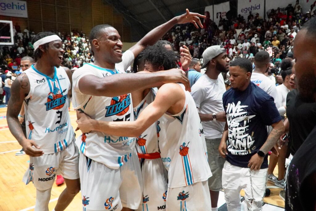 Titanes buscan el tricampeonato en la jornada inaugural