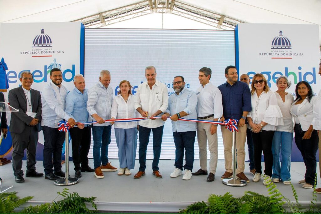 Inauguran carretera que conecta Tavera con Jarabacoa tras décadas de espera