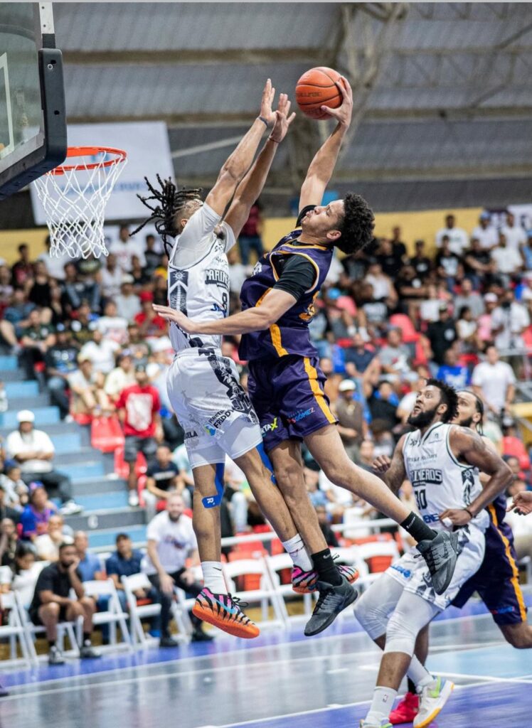 Héroes compiten en su histórico debut