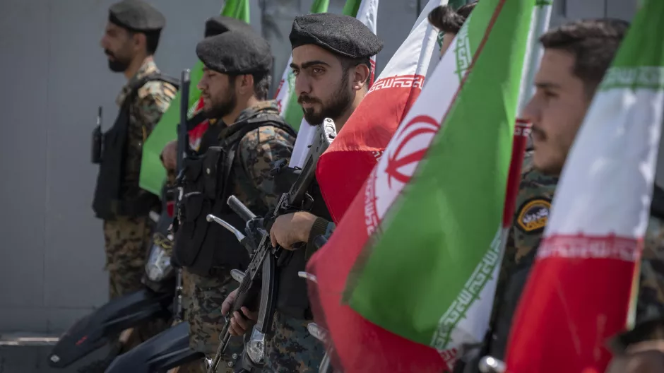 Escalan tensiones por Ormuz y programa nuclear