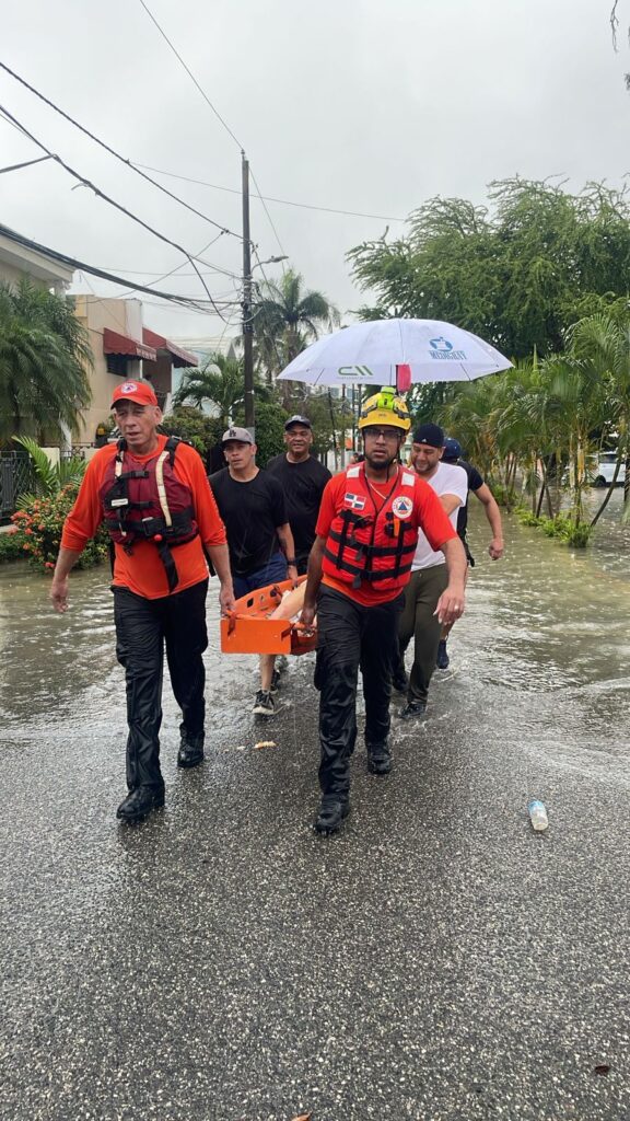 Defensa Civil intensifica labores preventivas y de respuesta ante lluvias por vaguada