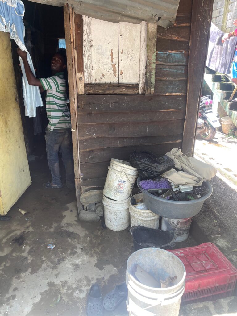 Inundaciones dejan destrucción y luto en villa altagracia