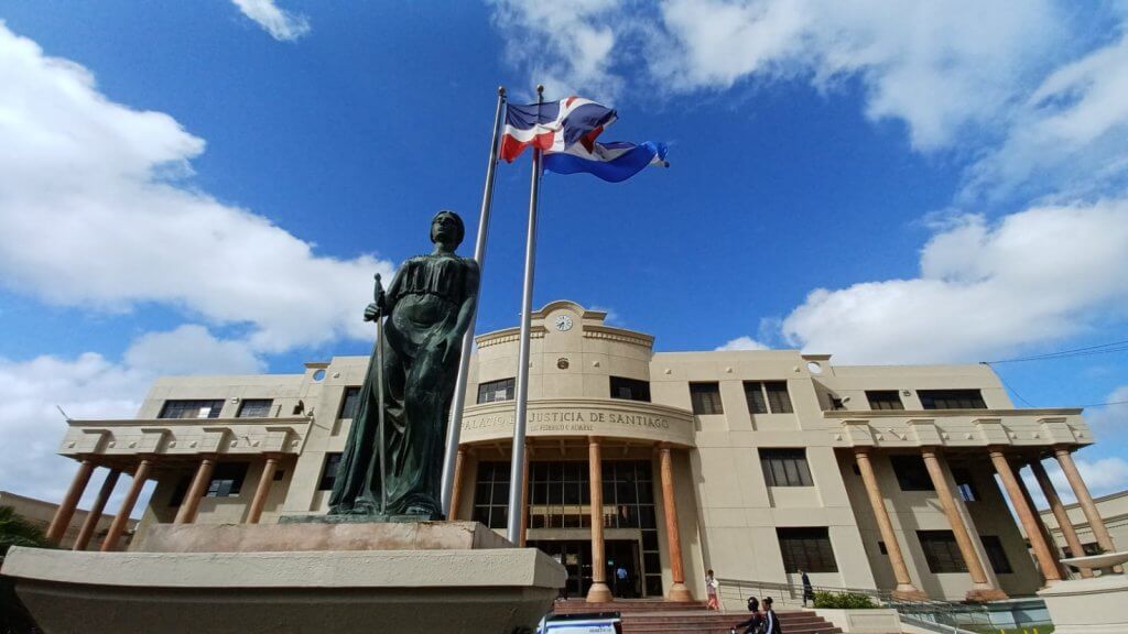 Ataque ocurrió en el Palacio de Justicia de Santiago