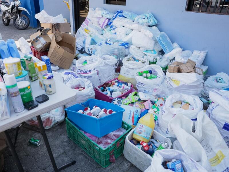 Incautan más de 6.8 toneladas de carne descompuesta y artículos falsificados en operativo en Santo Domingo Norte