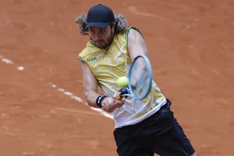 Ambiente tenso, interrupción y desenlace del partido