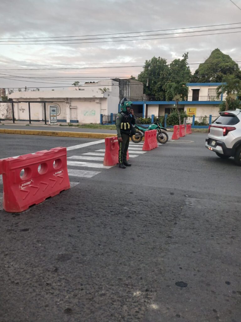 Autoridades establecen varios cierres en avenidas y calles de Villa Faro