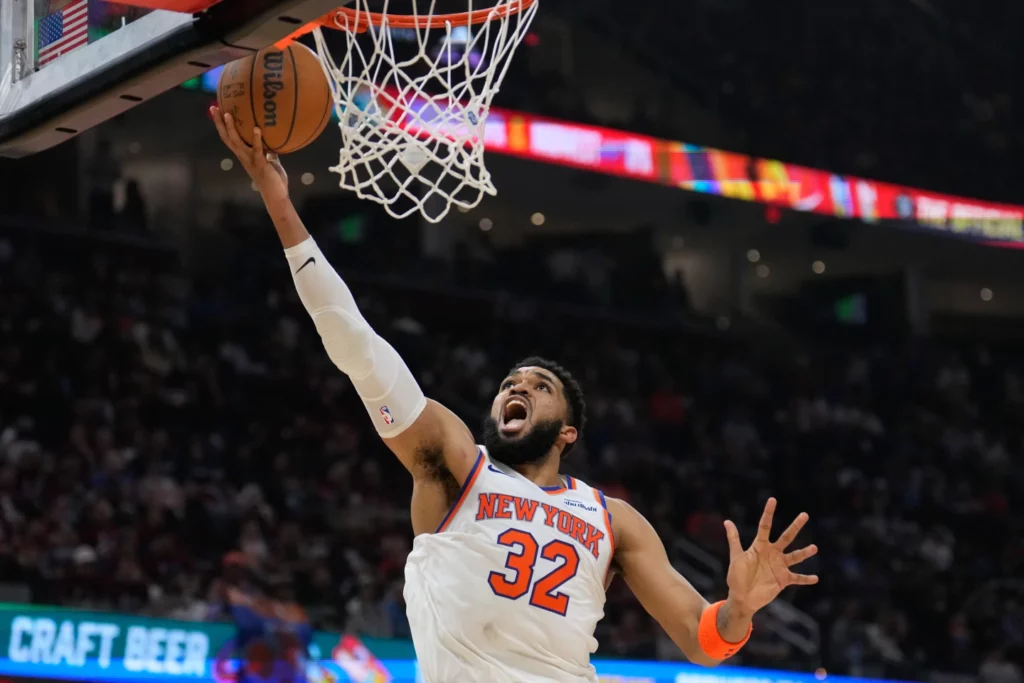 Karl-Anthony Towns y Brunson lideraron la barrida