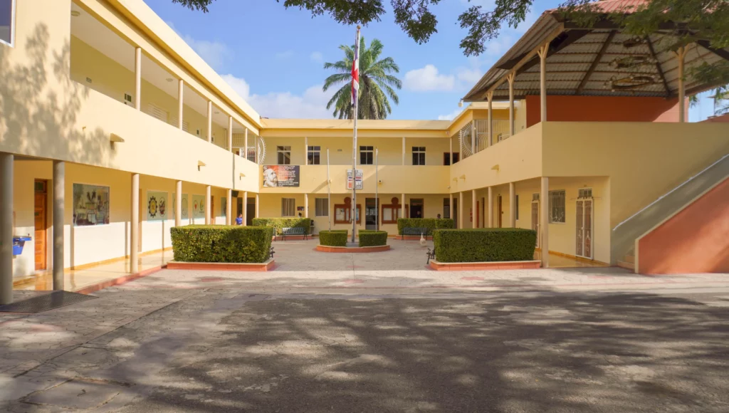 Estudiantes intoxicados tras consumir dulce desconocido en el Instituto Tecnológico San Ignacio de Loyola (ITESIL)