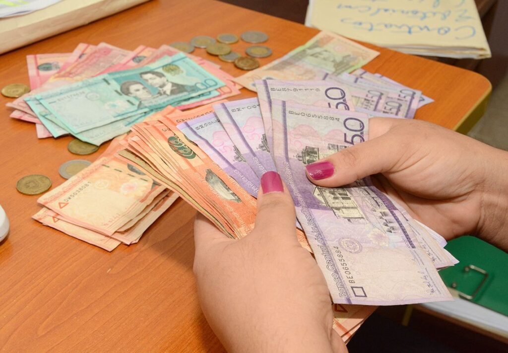 Crecen preocupaciones por altos intereses y falta de regulación