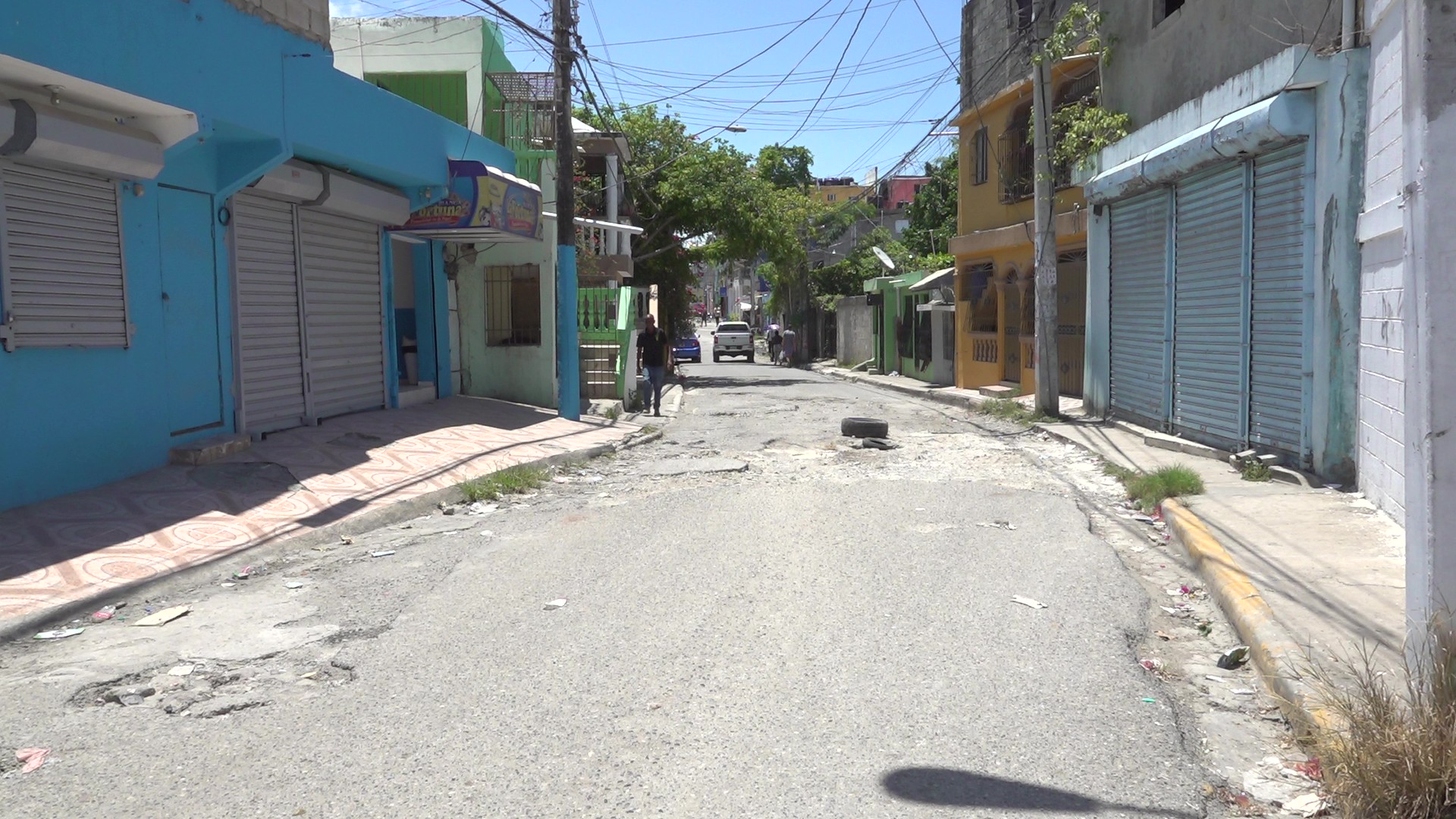 Residentes denuncian abandono y riesgo constante en la vía