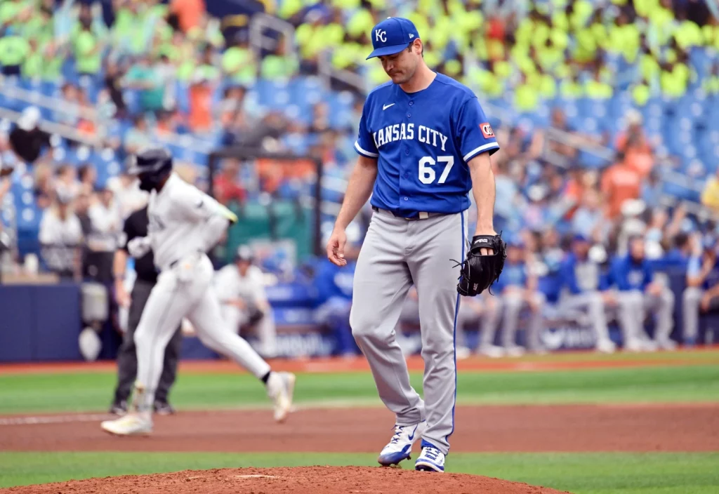Rays rozan juego sin hit y limitan a los Royals hasta el noveno