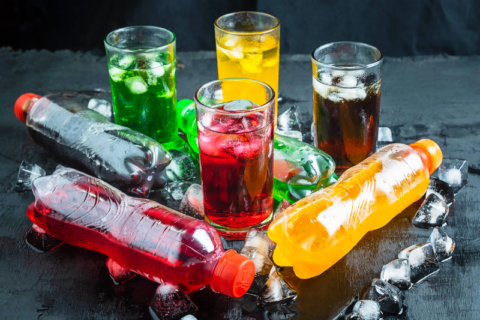 Bebidas azucaradas elevan hasta 52% el riesgo de hipertensión