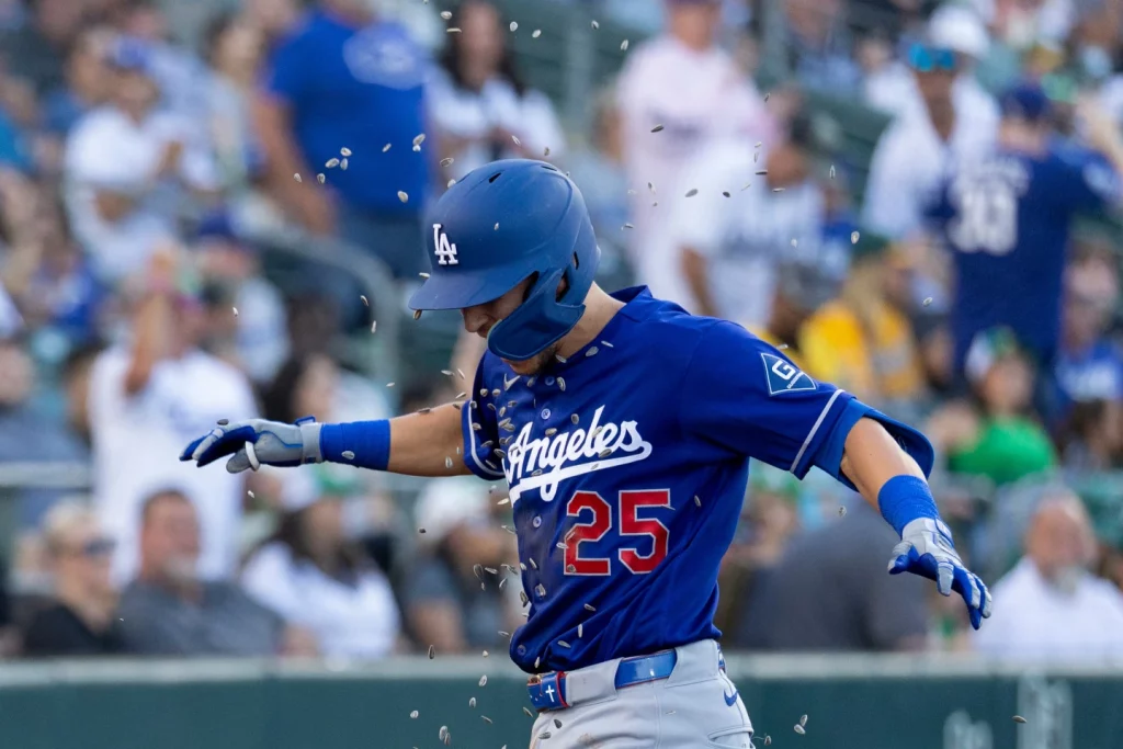 Edman lidera ofensiva explosiva en el dominio de los Dodgers