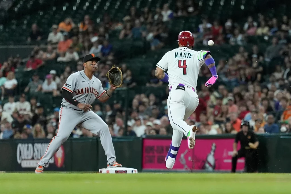 Lanzadores y producción de Giants no evitan otra derrota ante Arizona