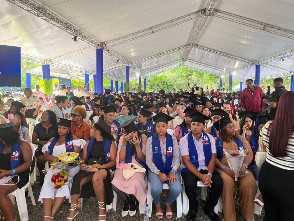 Primera graduación municipal de SDN