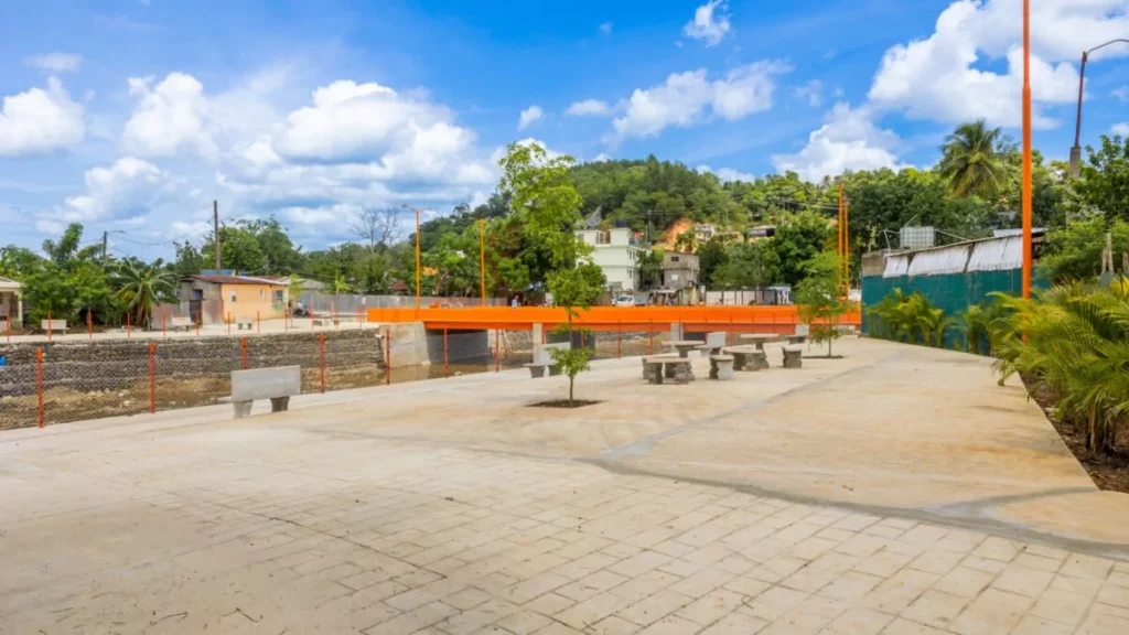 Un puente con protección hidráulica y espacios para la comunidad